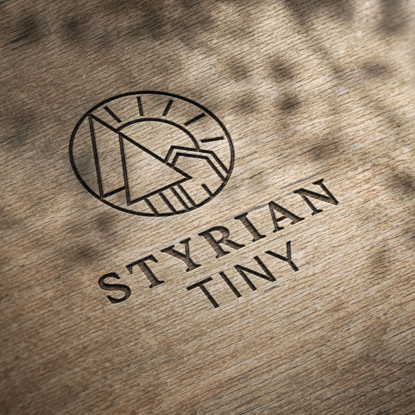 Logo und Schriftzug von Styrian Tiny geprägt auf Holz